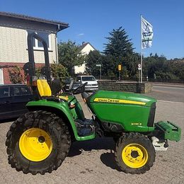 John Deere 3036E