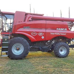 Case IH Axial-Flow 6150 inkl. Schneidwerk 7,62 m und Wagen