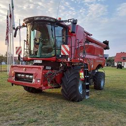 Case IH Axial-Flow 6150 inkl. Schneidwerk 7,62 m und Wagen