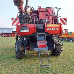 Case IH Axial-Flow 6150 inkl. Schneidwerk 7,62 m und Wagen