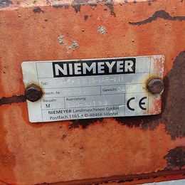 Niemeyer Beta-5-Stein-VAR-VII