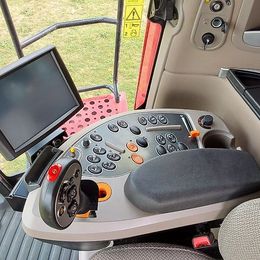 Case IH Axial-Flow 6150 inkl. 6,70 m Schneidwerk und Wagen