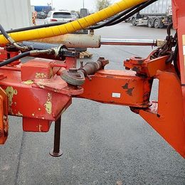 Niemeyer Beta-5-Stein-VAR-VII