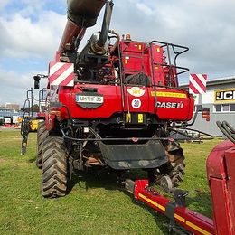 Case IH Axial-Flow 6150 inkl. 6,70 m Schneidwerk und Wagen