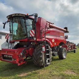 Case IH Axial-Flow 6150 inkl. 6,70 m Schneidwerk und Wagen