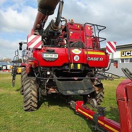 Case IH Axial-Flow 6150 inkl. 6,70 m Schneidwerk und Wagen