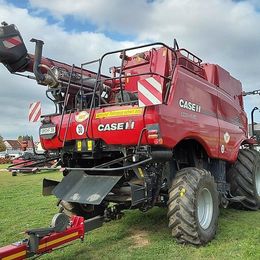 Case IH Axial-Flow 6150 inkl. 6,70 m Schneidwerk und Wagen