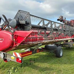 Case IH Axial-Flow 6150 inkl. 6,70 m Schneidwerk und Wagen