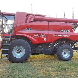 Case IH Axial-Flow 6150 inkl. Schneidwerk 7,62 m und Wagen