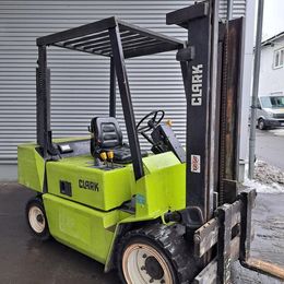 Dieselstapler Clark DPM 30 N gebraucht Clark DPM 30 N * Dieselstapler