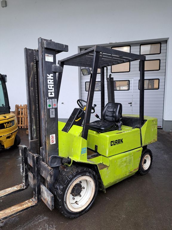 Dieselstapler Clark DPM 30 N gebraucht Clark DPM 30 N * Dieselstapler