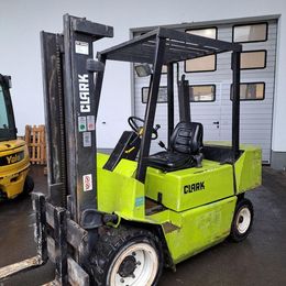 Dieselstapler Clark DPM 30 N gebraucht Clark DPM 30 N * Dieselstapler