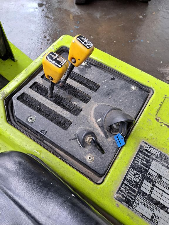 Dieselstapler Clark DPM 30 N gebraucht Clark DPM 30 N * Dieselstapler