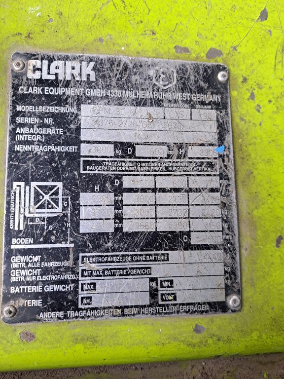 Dieselstapler Clark DPM 30 N gebraucht Clark DPM 30 N * Dieselstapler