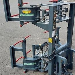 Anbaugeräte Frontlader: Merlo Doppelter Rundballengreifer A2423 gebraucht Merlo Doppelter Rundballengreifer A2423