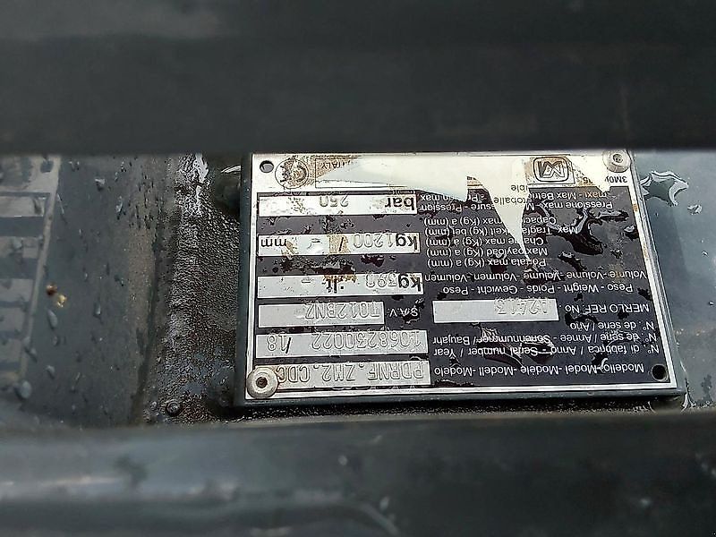 Anbaugeräte Frontlader: Merlo Doppelter Rundballengreifer A2423 gebraucht Merlo Doppelter Rundballengreifer A2423