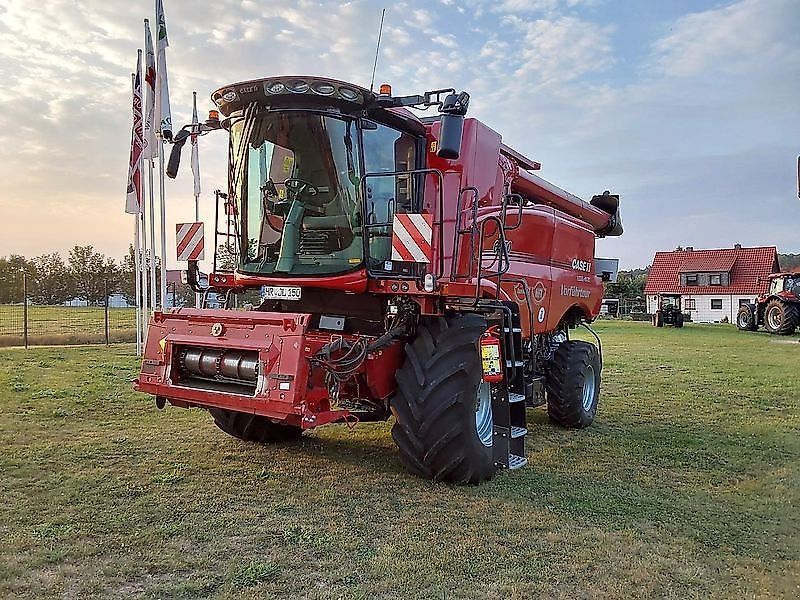 Mähdrescher: Case IH Axial-Flow 6150 inkl. Schneidwerk 7,62 m und Wagen gebraucht Case IH Axial-Flow 6150 inkl. Schneidwerk 7,62 m und Wagen