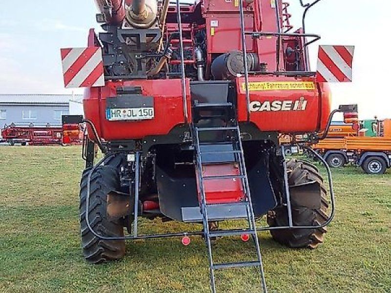 Mähdrescher: Case IH Axial-Flow 6150 inkl. Schneidwerk 7,62 m und Wagen gebraucht Case IH Axial-Flow 6150 inkl. Schneidwerk 7,62 m und Wagen