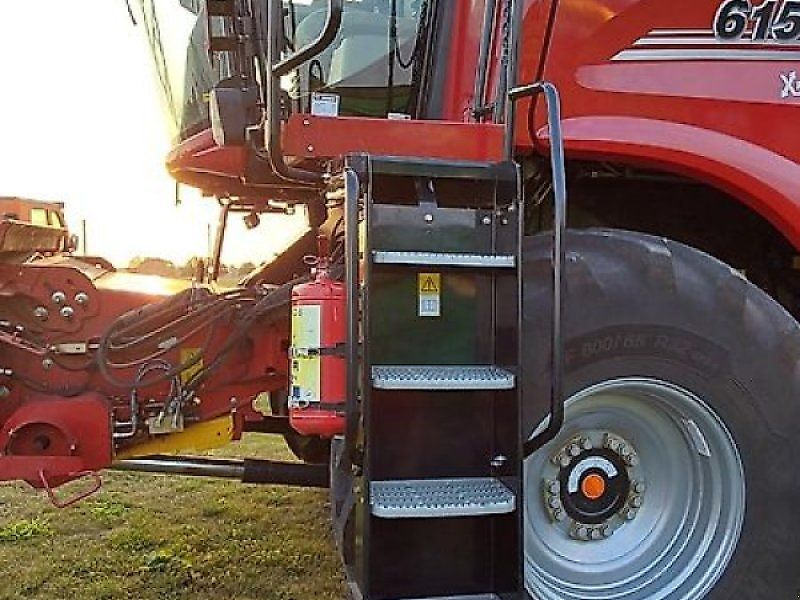 Mähdrescher: Case IH Axial-Flow 6150 inkl. Schneidwerk 7,62 m und Wagen gebraucht Case IH Axial-Flow 6150 inkl. Schneidwerk 7,62 m und Wagen