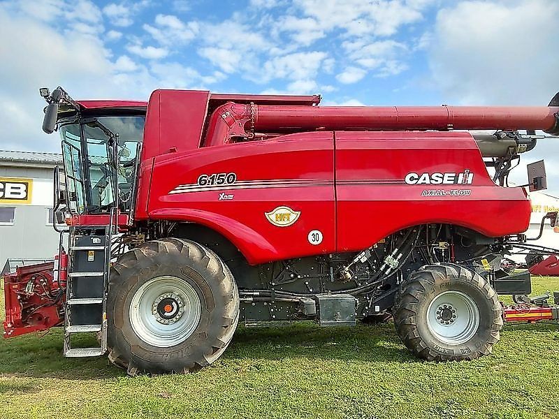 Mähdrescher: Case IH Axial-Flow 6150 inkl. 6,70 m Schneidwerk und Wagen gebraucht Case IH Axial-Flow 6150 inkl. 6,70 m Schneidwerk und Wagen