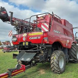 Mähdrescher: Case IH Axial-Flow 6150 inkl. 6,70 m Schneidwerk und Wagen gebraucht Case IH Axial-Flow 6150 inkl. 6,70 m Schneidwerk und Wagen