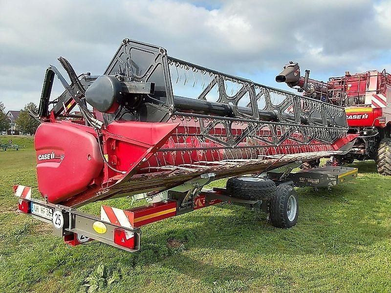 Mähdrescher: Case IH Axial-Flow 6150 inkl. 6,70 m Schneidwerk und Wagen gebraucht Case IH Axial-Flow 6150 inkl. 6,70 m Schneidwerk und Wagen